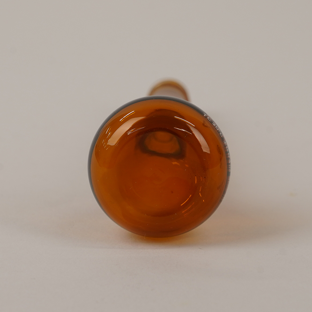 メスフラスコ 茶 25mL JCSS校正証明書付