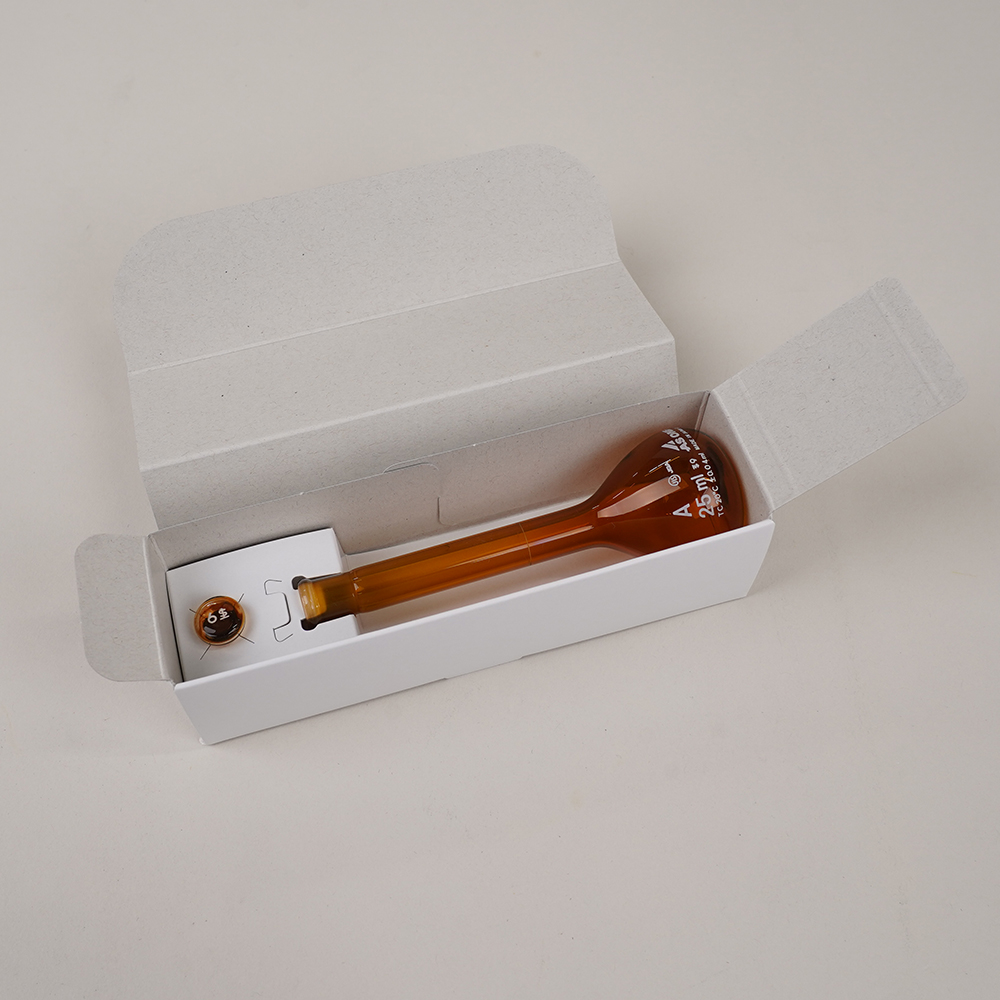 メスフラスコ 茶 25mL JCSS校正証明書付