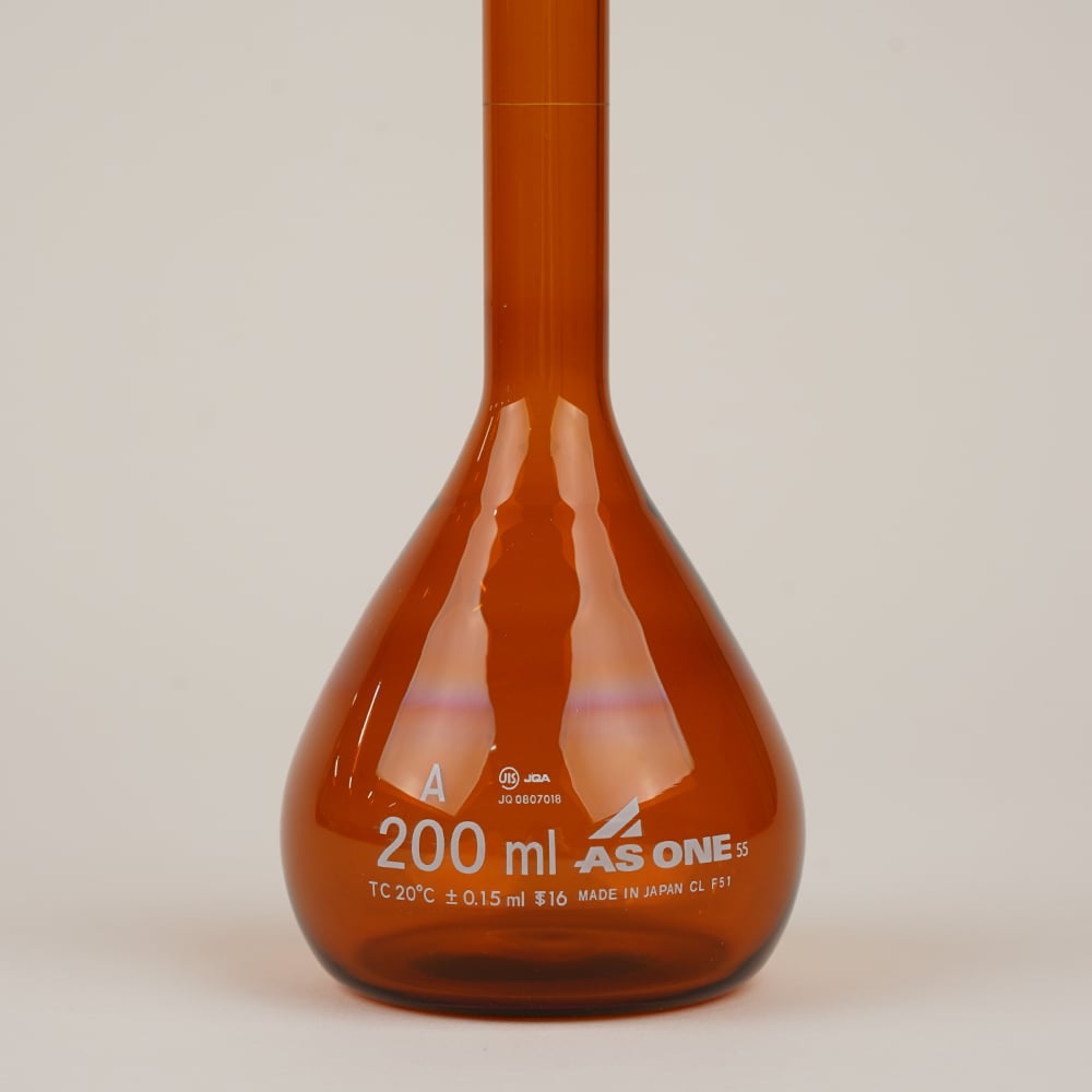 メスフラスコ 茶 200mL 中国語版校正証明書付