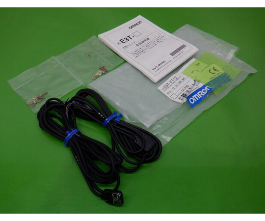 【中古品】光電センサー（透過型）　E3T-FT12 2M