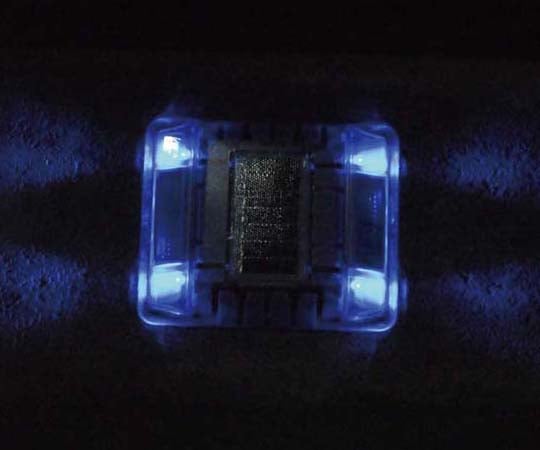 ソーラー式縁石鋲 ルミナスアイ・マイティ LE-260Ⅱ(常灯式)　両面発光　LED：青色