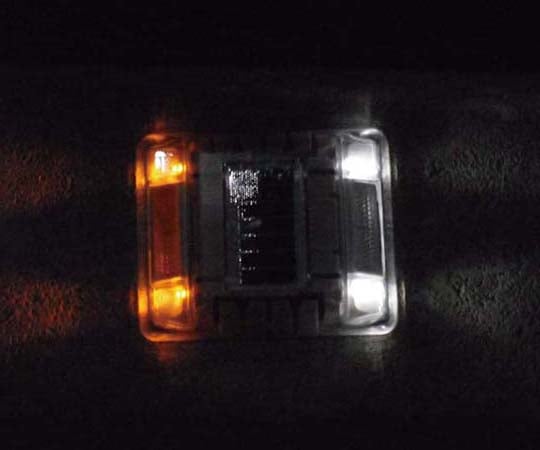 ソーラー式縁石鋲 ルミナスアイ・マイティ LE-260Ⅱ(常灯式)　黄色・白色　LED：黄色・白色