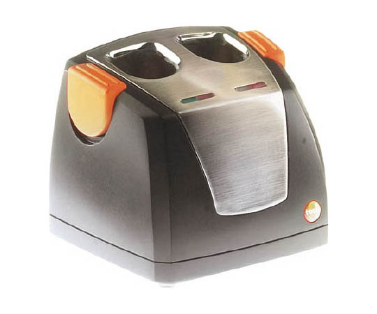 testo875/882用卓上充電器　05548801