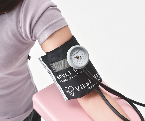 8-7093-01-60 バイタルナビ血圧計（ラテックスフリー） 成人用 ネイビーブルー レンタル5日 LF